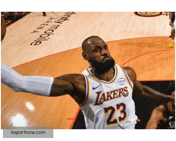 詹姆斯本赛季85次扣篮超前两年 获盛赞：退役前应拿五千万年薪